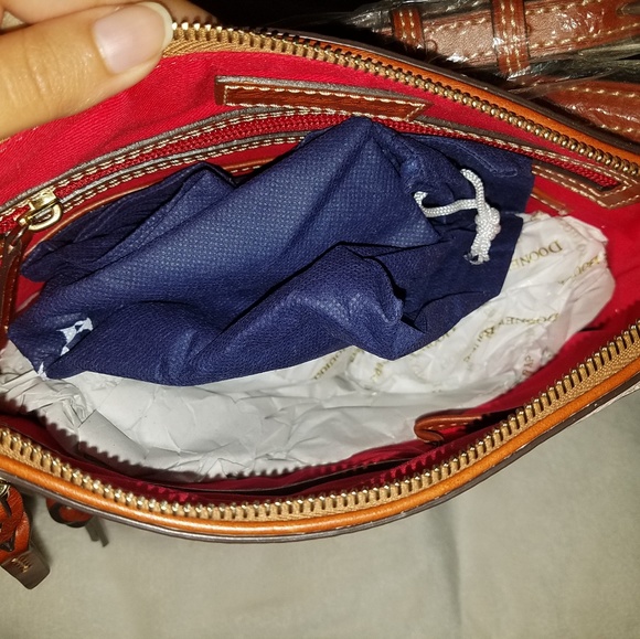 *SOLD* NWT Dooney & Bourke Large Blush Peyton Triple Zip Crossbody Purse - Picture 6 of 9